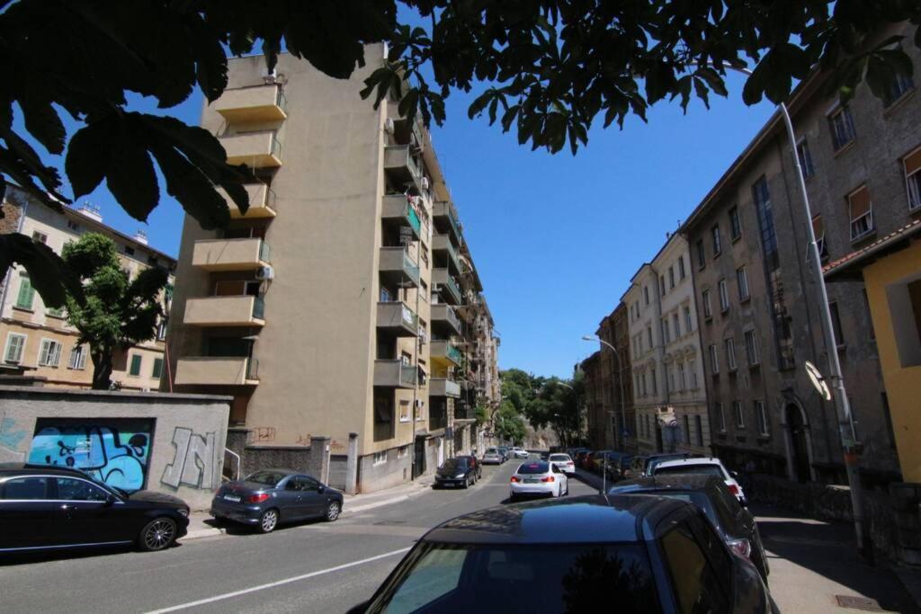 Fast Friend - Cozy Apartment In The Center With Private Garage Rijeka Bagian luar foto