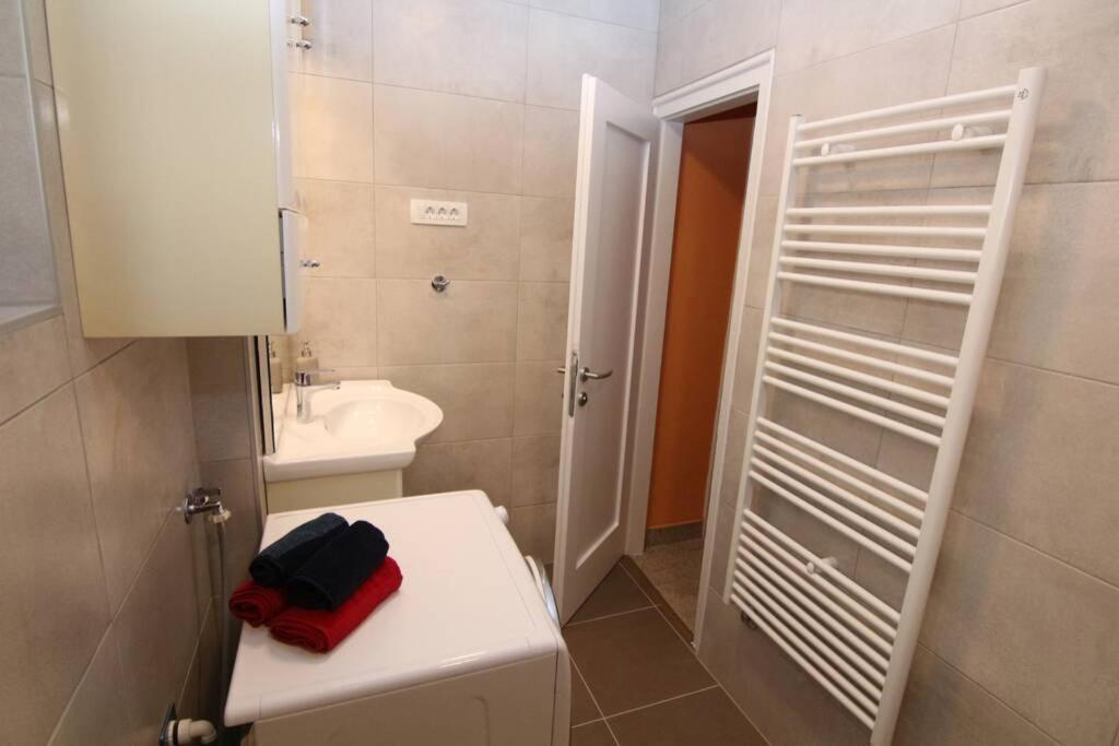 Fast Friend - Cozy Apartment In The Center With Private Garage Rijeka Bagian luar foto