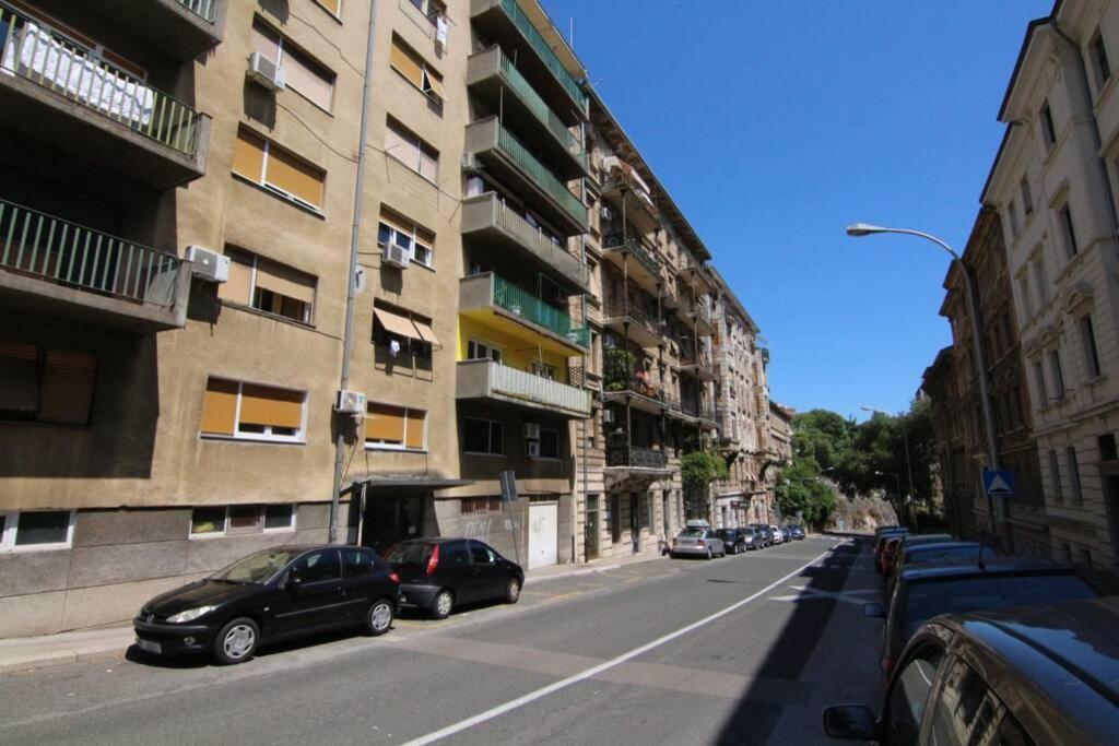 Fast Friend - Cozy Apartment In The Center With Private Garage Rijeka Bagian luar foto