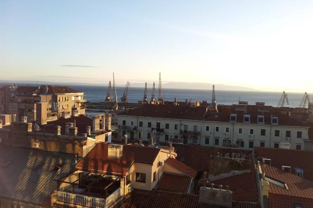 Fast Friend - Cozy Apartment In The Center With Private Garage Rijeka Bagian luar foto