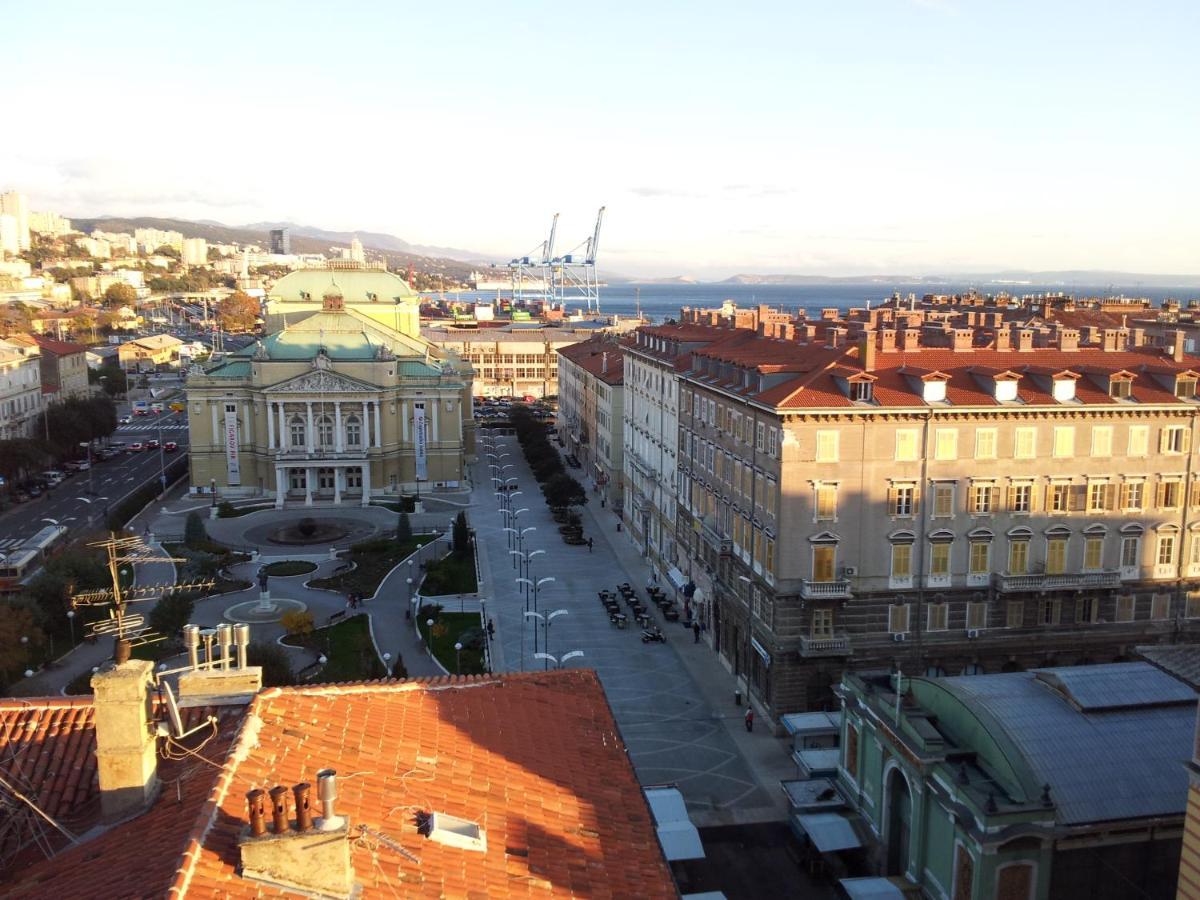 Fast Friend - Cozy Apartment In The Center With Private Garage Rijeka Bagian luar foto